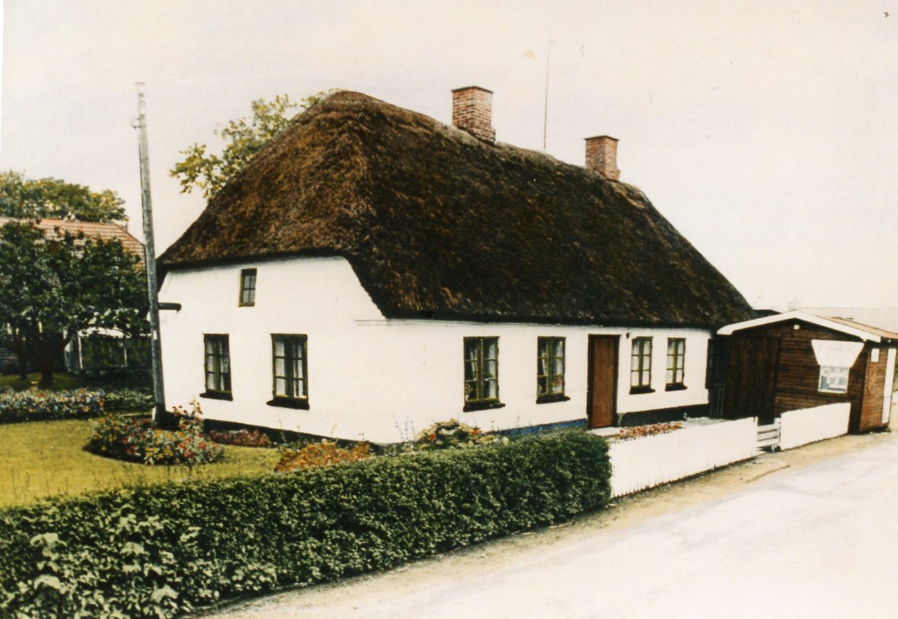 B493
